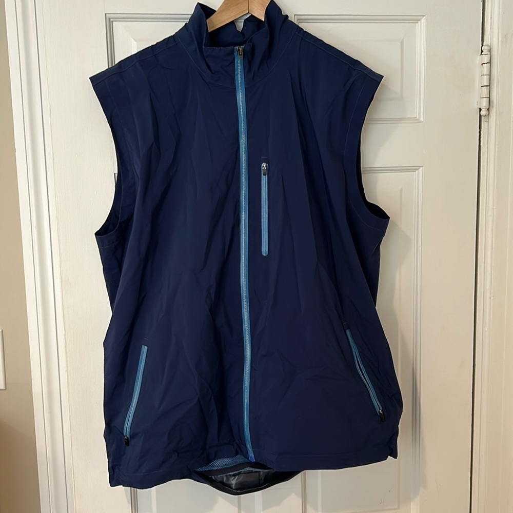 Peter Millar rain golf vest. Men’s XL